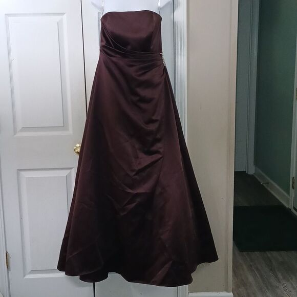 David's Bridal  Brown Satin Gown with Side Drape and Brooch  Sz 8 Style 8567 EUC - Picture 1 of 12